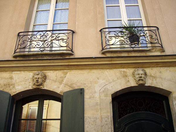 20_mascarons