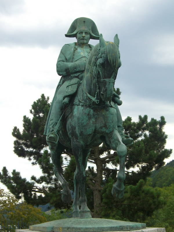 Napoleon nous regarde