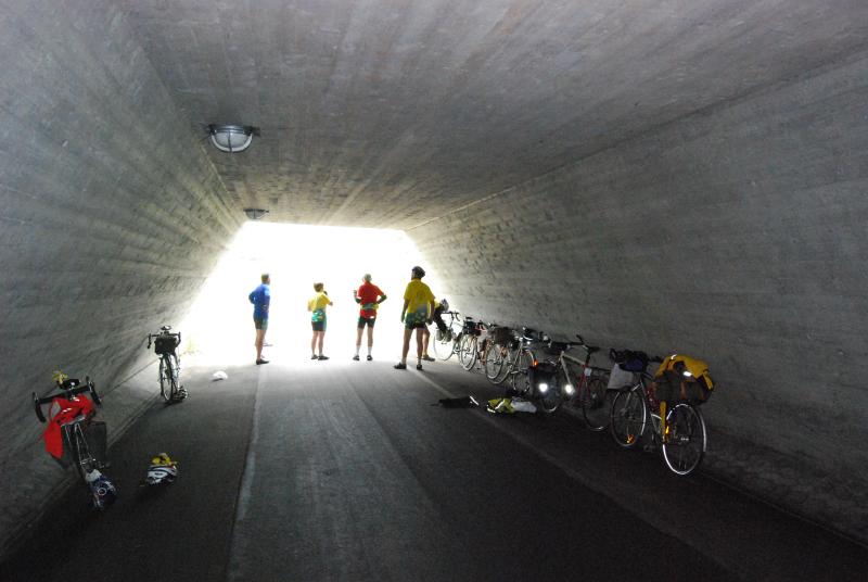 Sous un pont routier
