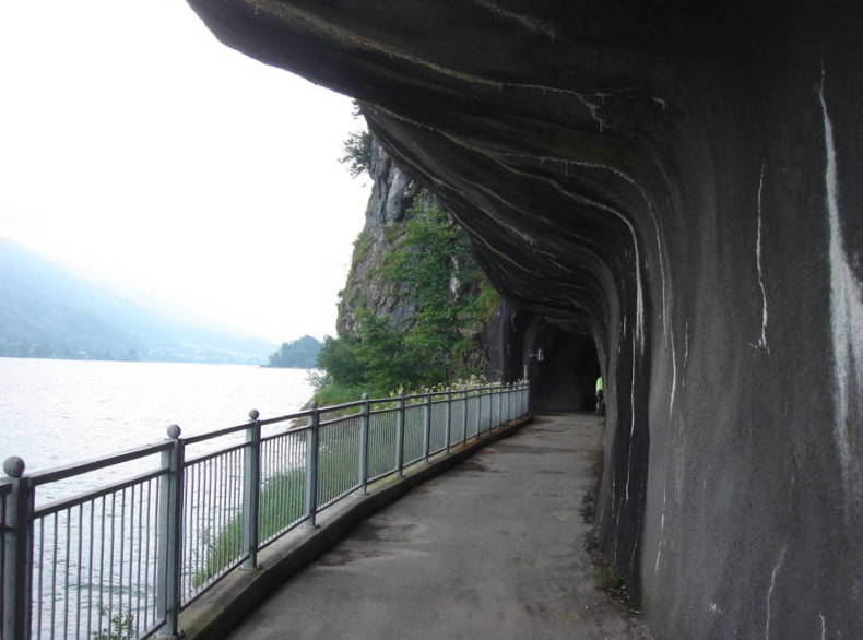 Piste le long du lac (Attersee)