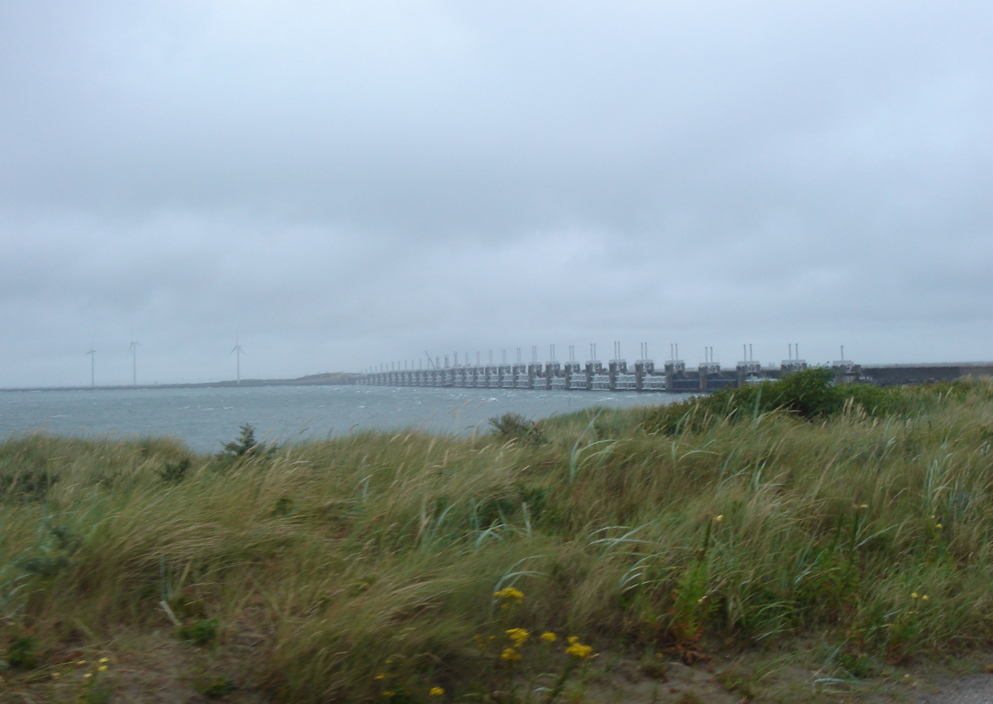 Les écluses qui séparent de la mer