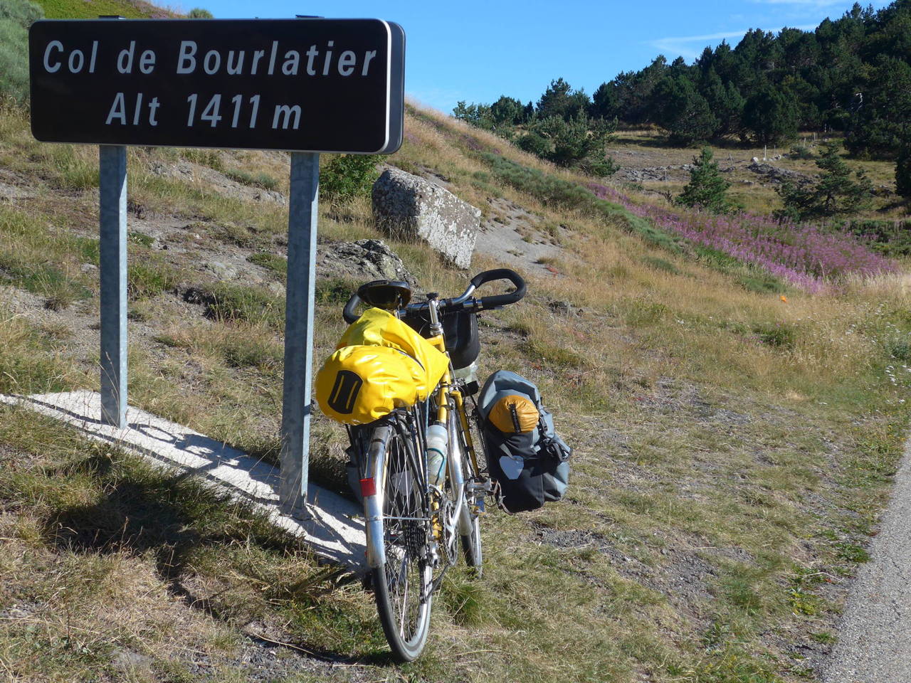 Le dernier col, 1400 m plus bas, la vallée du Rhône