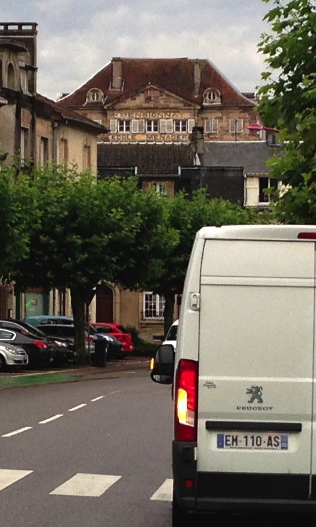 Pensionnat
          de m&eacute;nag&egrave;res