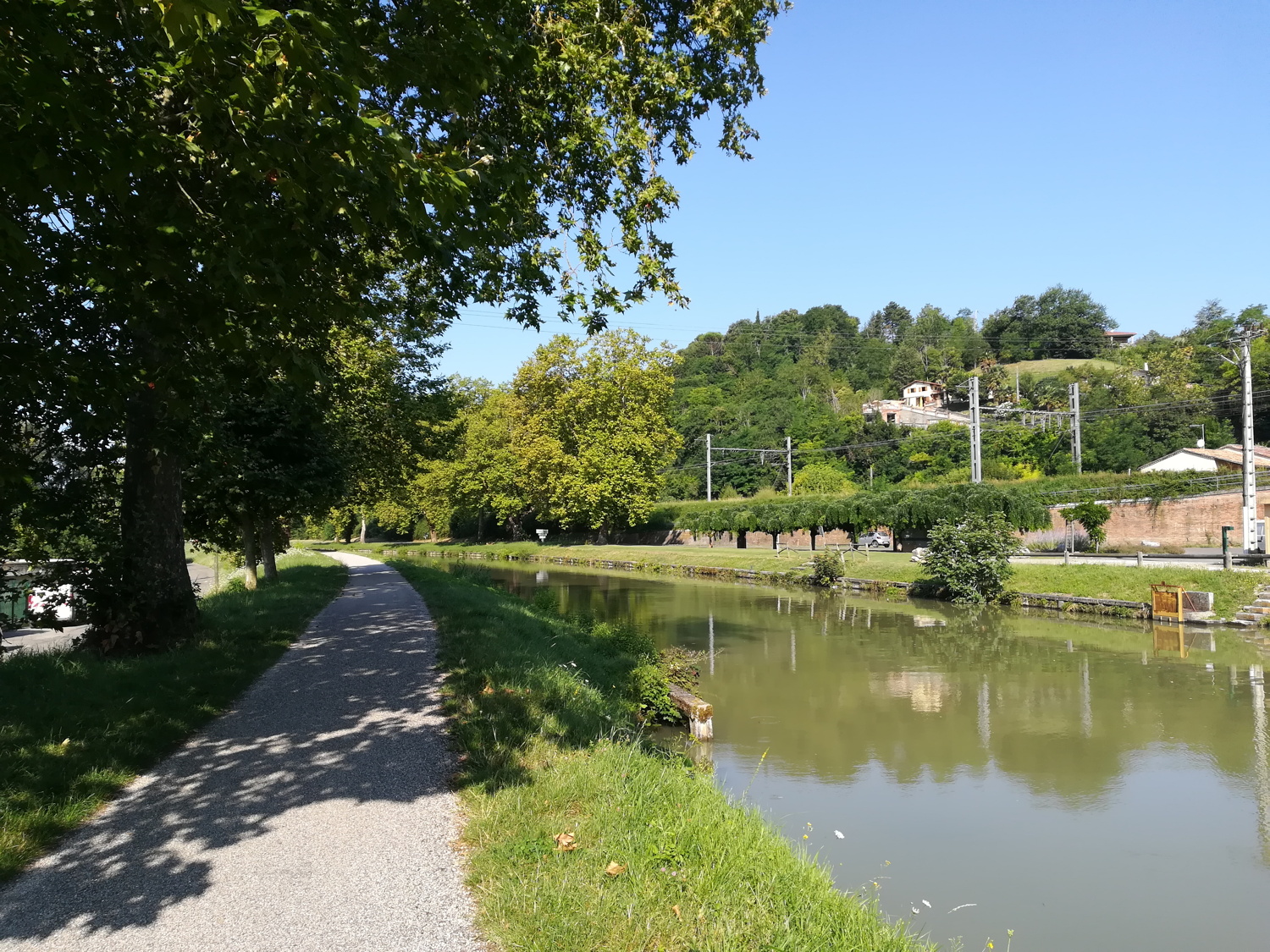 Itin&eacute;raire
            de substitution, qui longe le canal