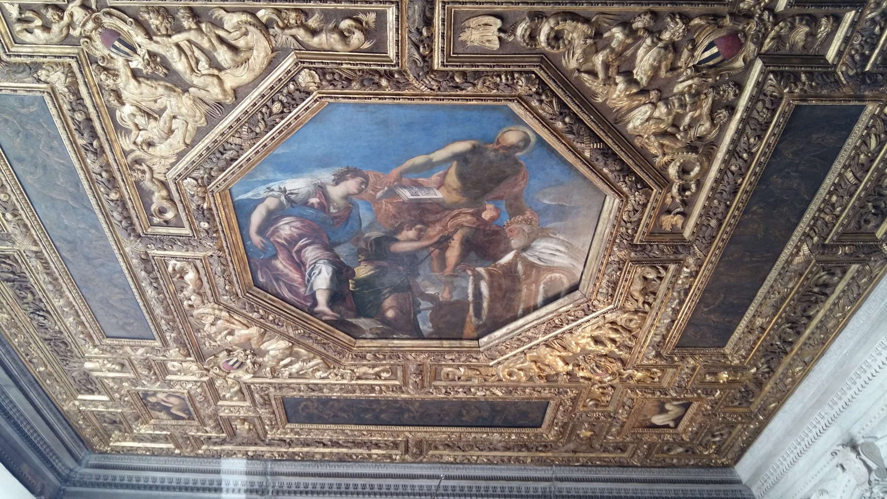 Plafond
          majestueux