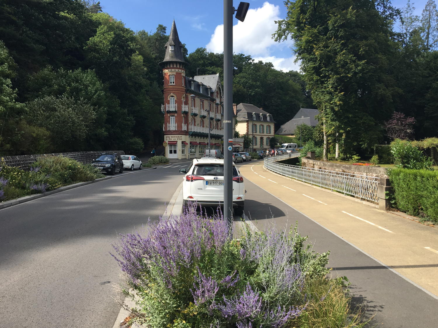 Guipry
              Surdon