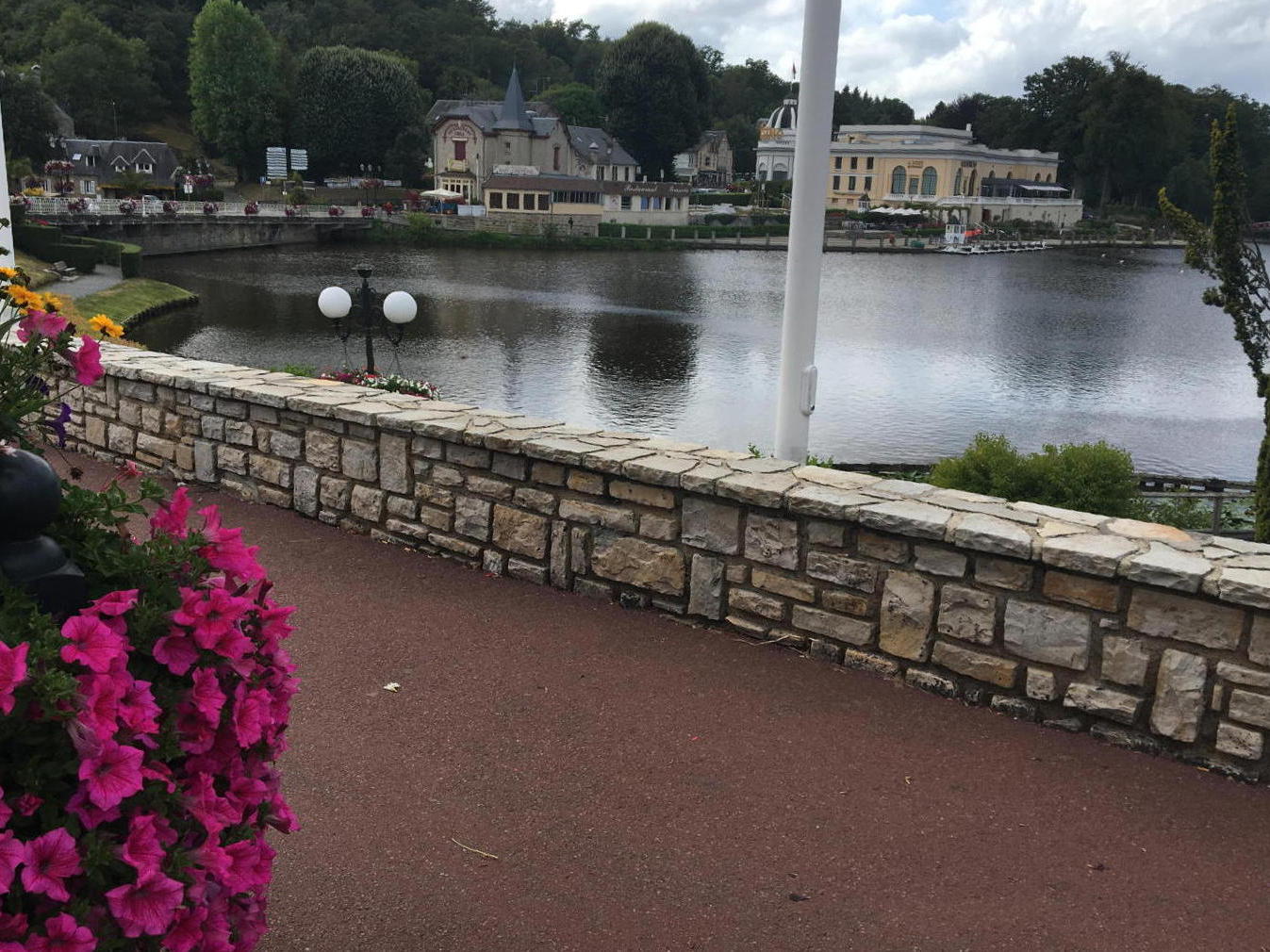 Guipry
              Surdon