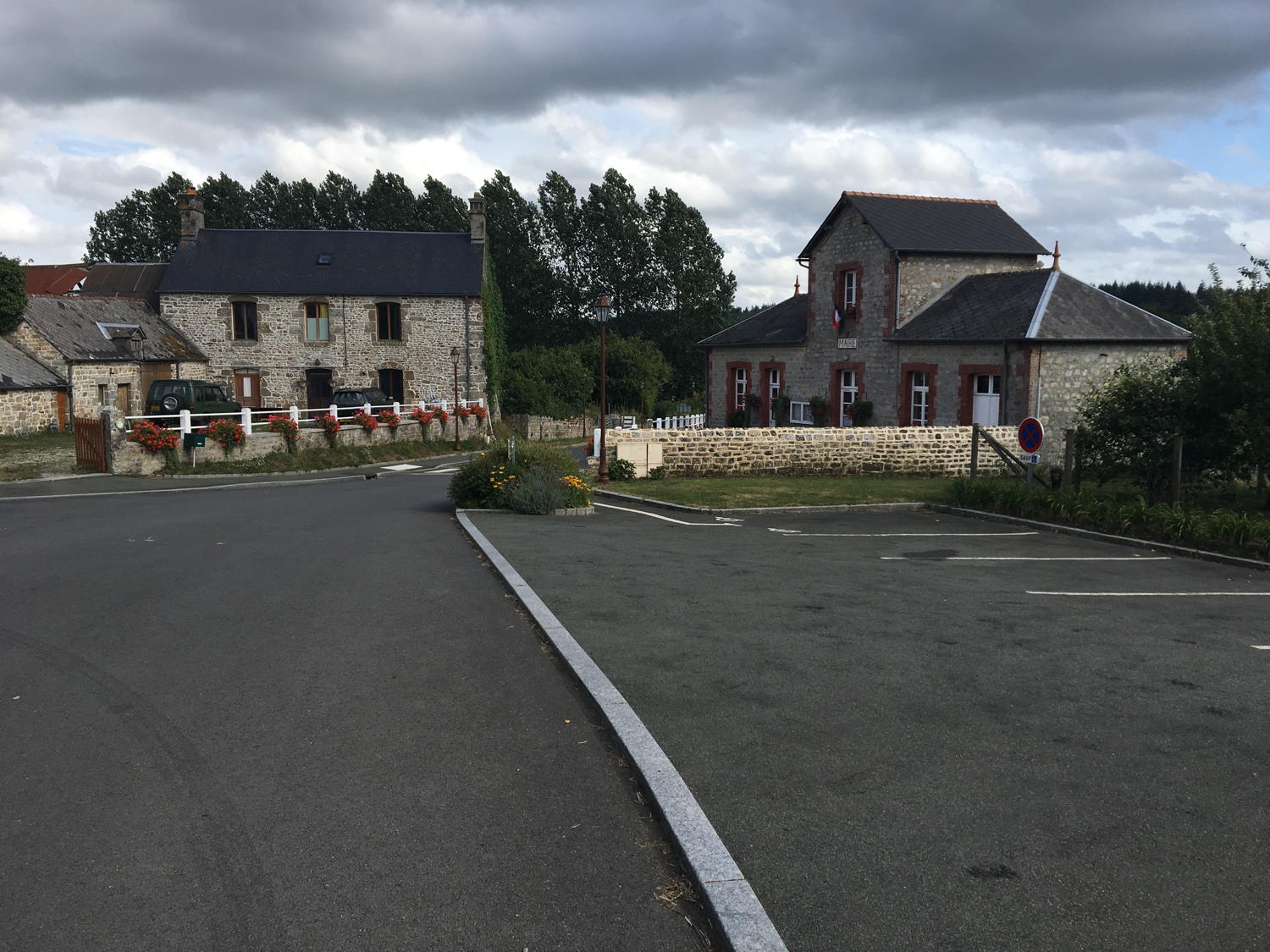 Guipry
              Surdon