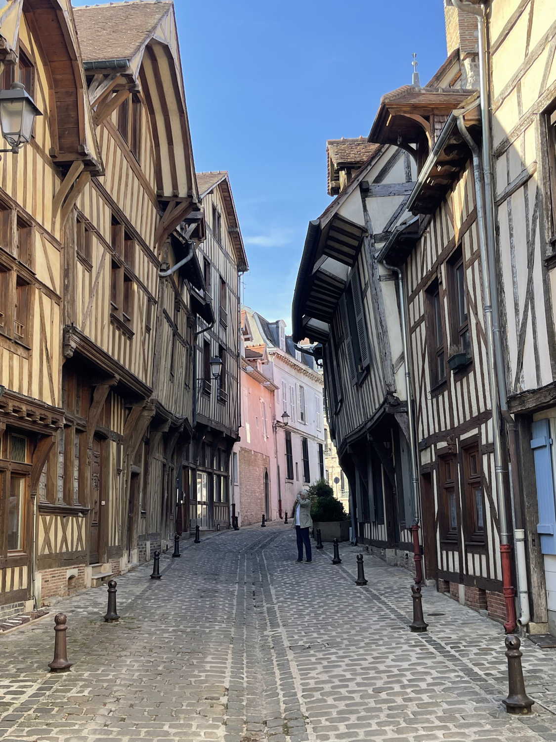 Encore des maisons anciennes&nbsp;! Et &ccedil;a penche&nbsp;!