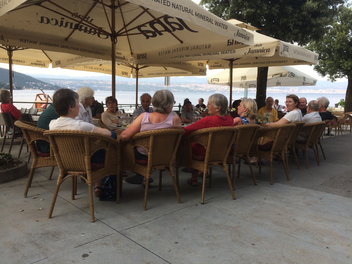 Semaine
              Abeille en Croatie