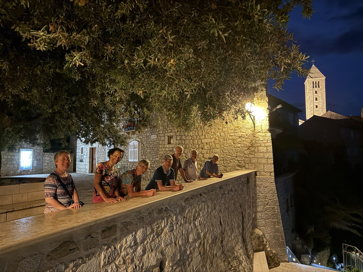 Semaine
              Abeille en Croatie