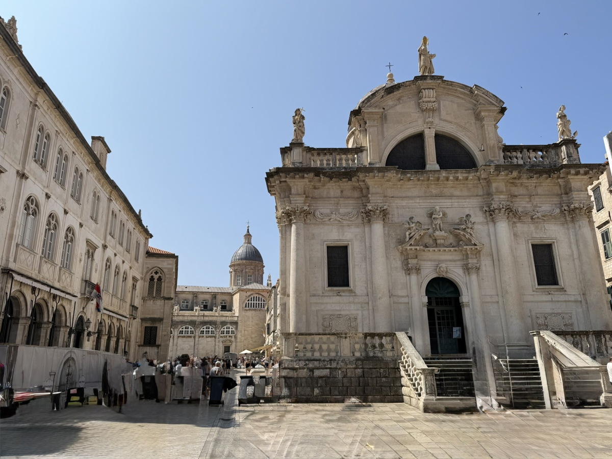 Semaine
              Abeille en Croatie